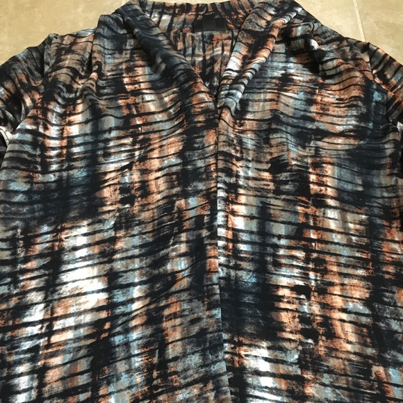 Patterned hi-lo blouse - Picture 3 of 5