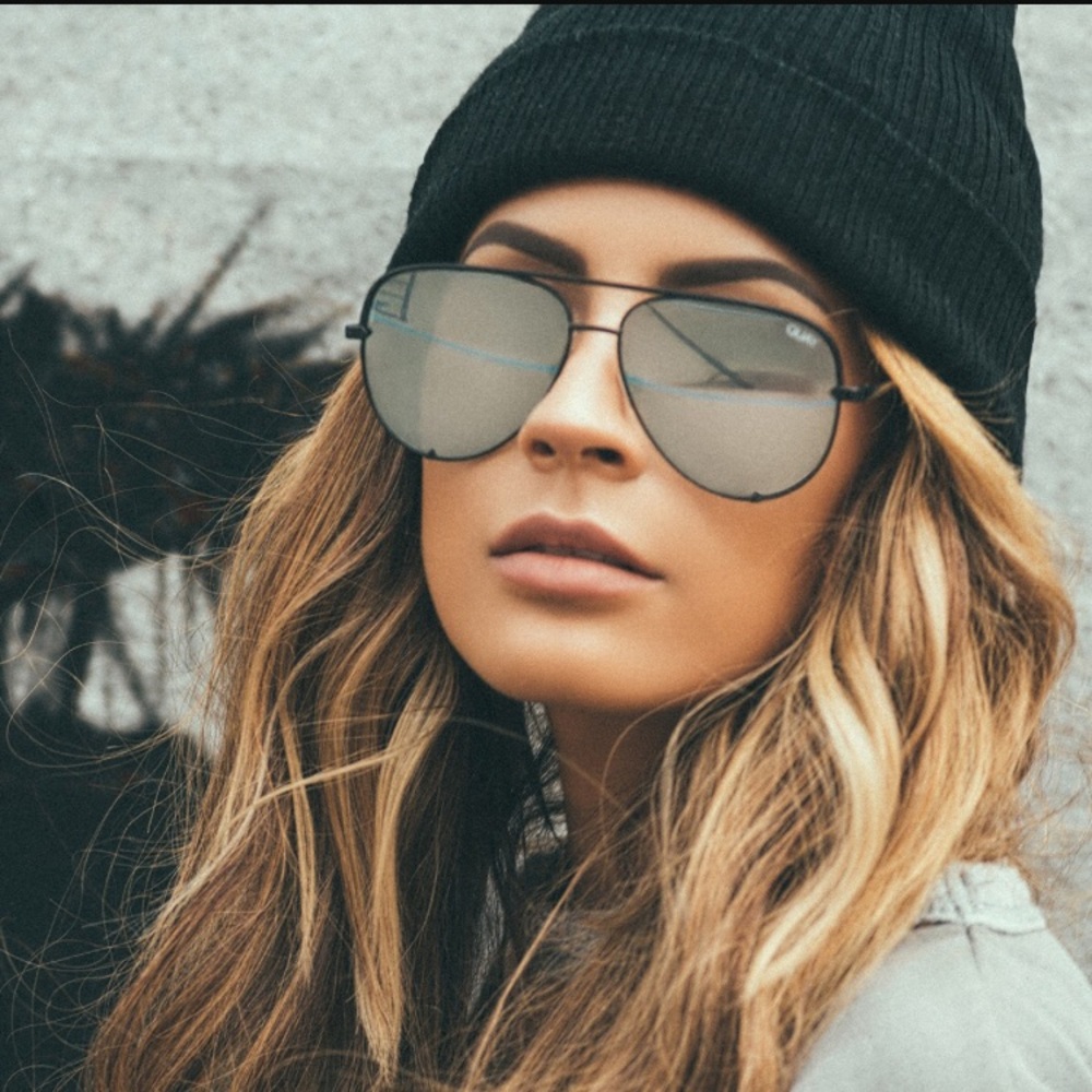 QUAY x Desi Perkins Black/Silver High key sunnies