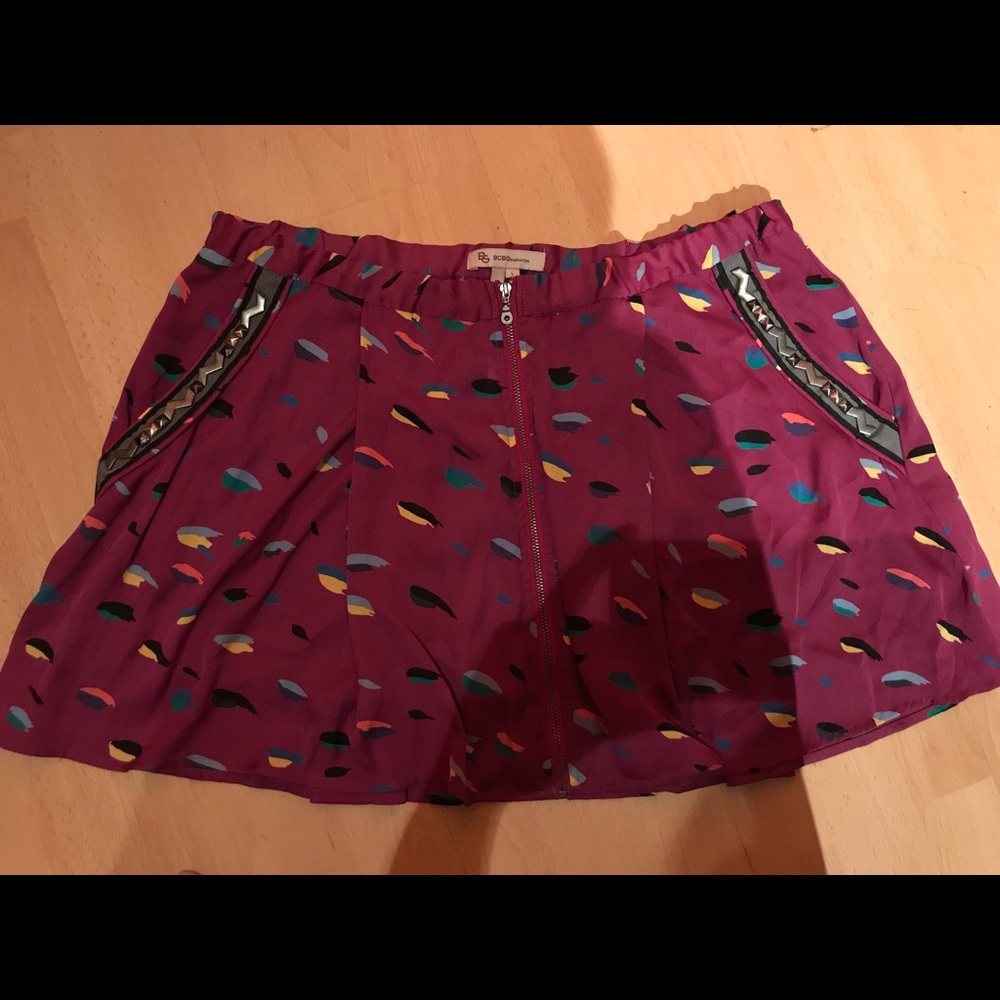 BCBG Large Printed Skirt w/ zipper front