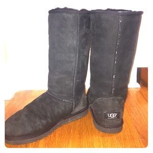 These are nice barley used black tall uggs!!