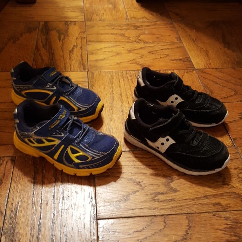 *Sold*Toddler boy sneaker bundle (both sz7.5wide)
