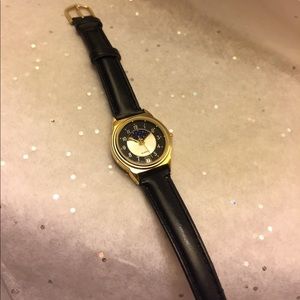 Leather banded watch navy with adjustable strap