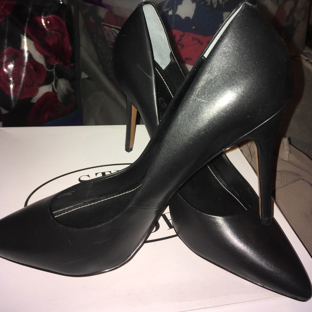 Size 12 black pumps