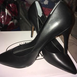Size 12 black pumps
