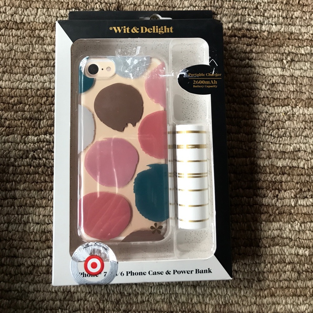 ✨NWT✨ iPhone 7/6s/6 phone case & power bank ❄️