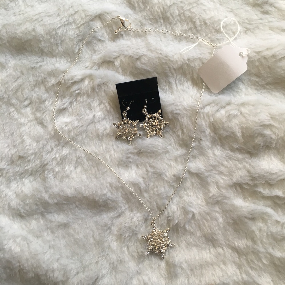 Let it snow MATCHING earrings and necklace new