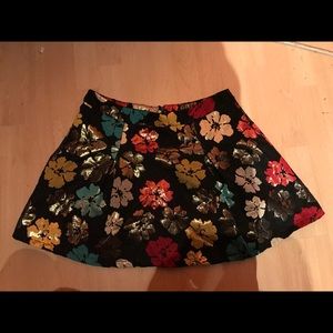Women LG Blk Skater Skirt w Metallic Florals
