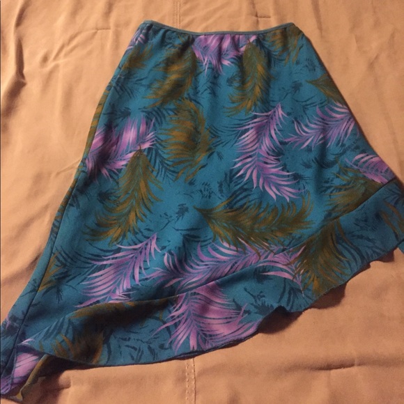 Asymmetric skirt - Picture 1 of 3