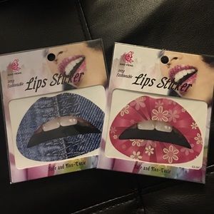 💋 2 pc. Trendy Lip Sticker Tattoo Transfers