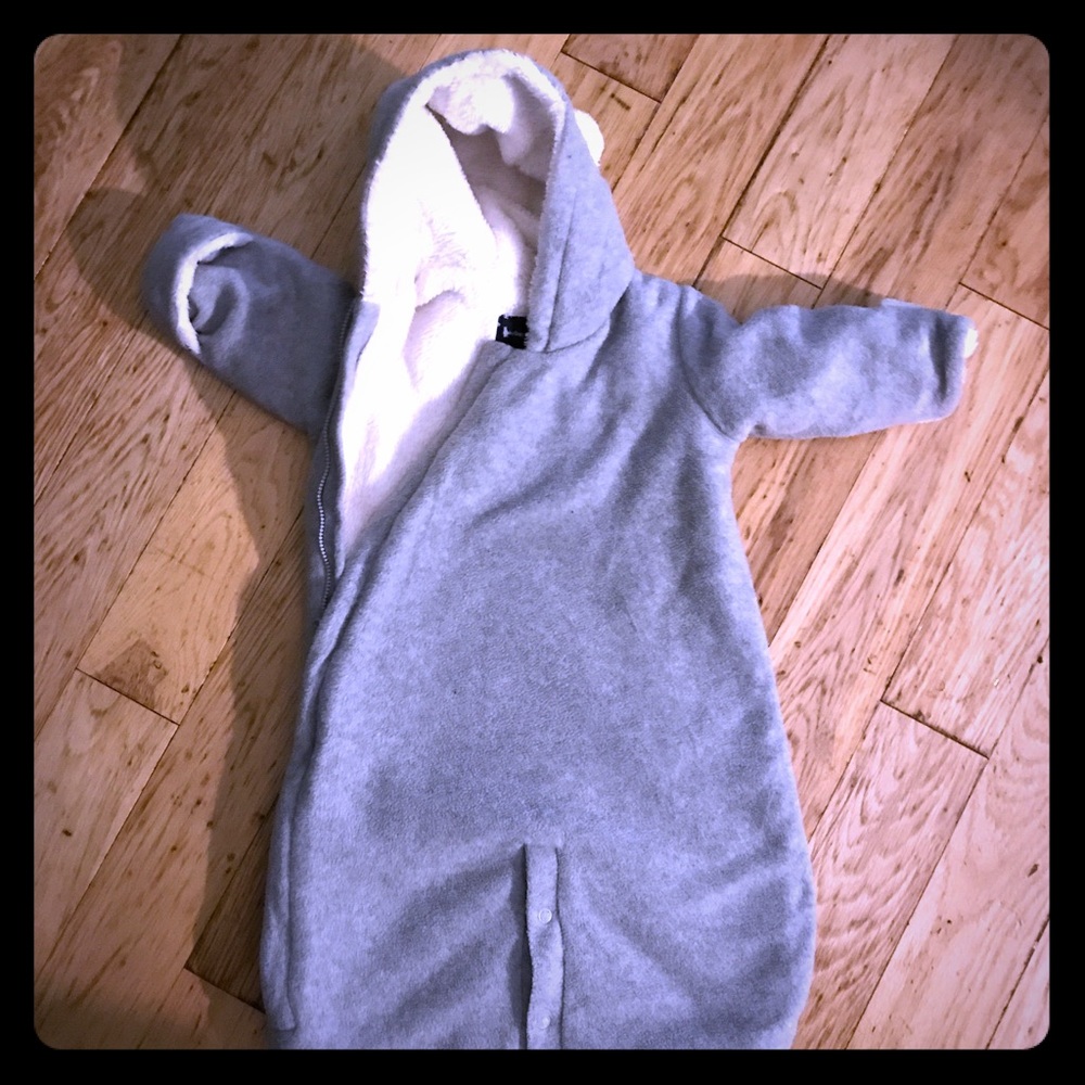 Gap winter snow suit 0-3 months