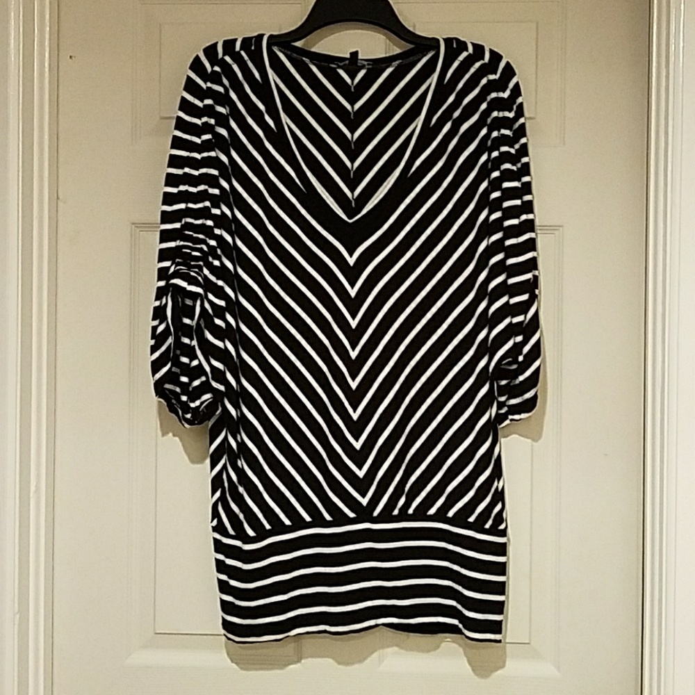 Black and white stripe v-neck top