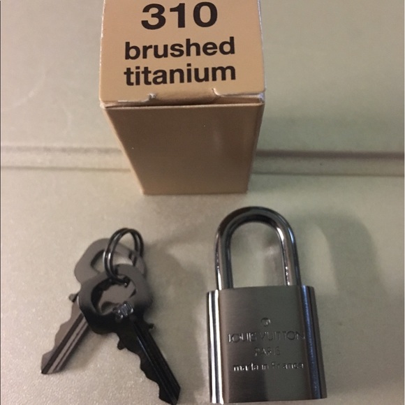NIB Louis Vuitton Brushed Titanium Lock and Key - Picture 2 of 4
