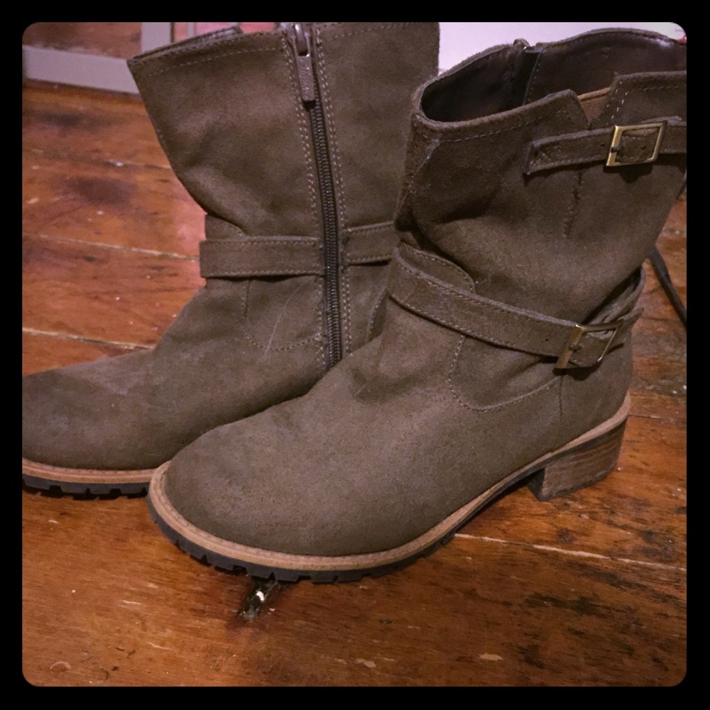 Lightly worn Wanted boots size 7.5