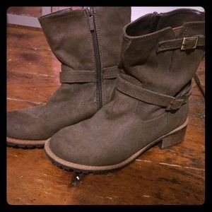 Lightly worn Wanted boots size 7.5