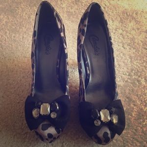 Gorgeous comfortable pumps with gems and bow