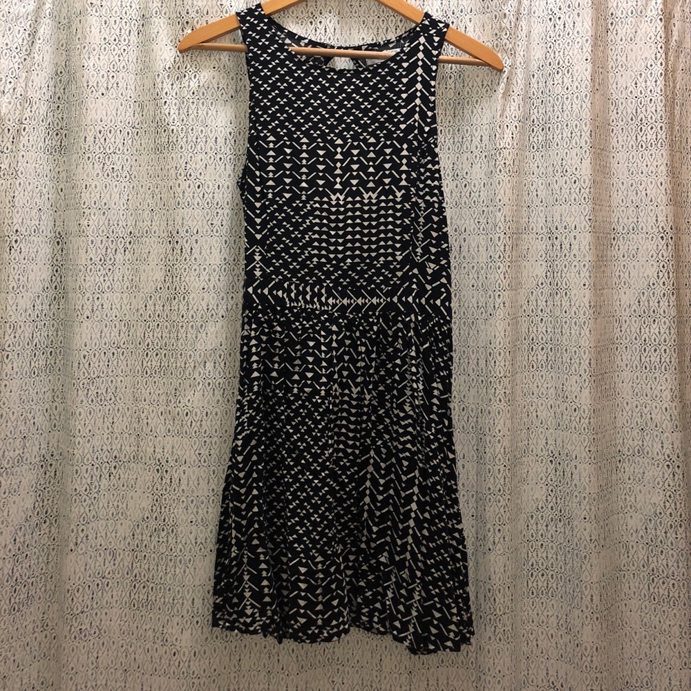 Black and white patterned dress