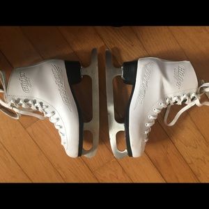 Ice skating shoes for kids