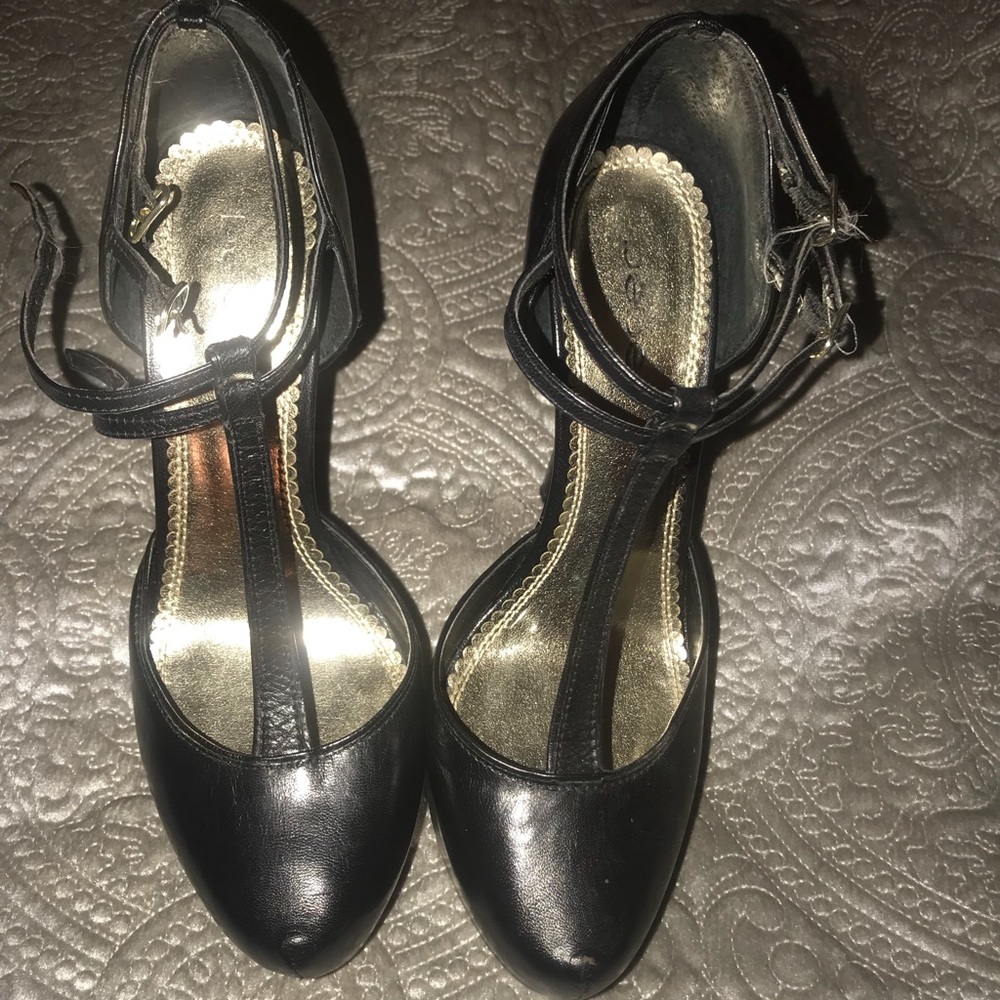Bebe t-strap heel