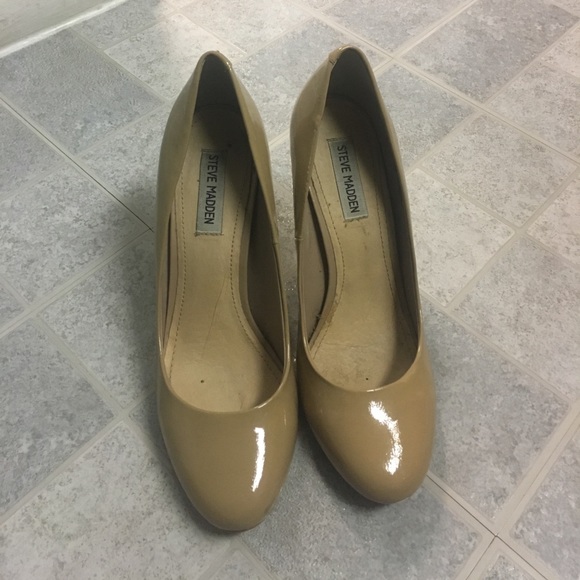 Steve Madden Unityy Nude Patent Leather Pumps - Picture 2 of 8