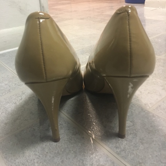 Steve Madden Unityy Nude Patent Leather Pumps - Picture 3 of 8