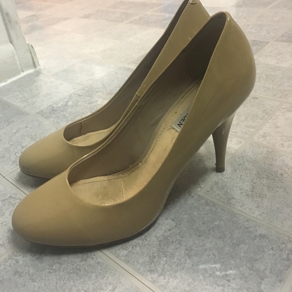 Steve Madden Unityy Nude Patent Leather Pumps - Picture 4 of 8