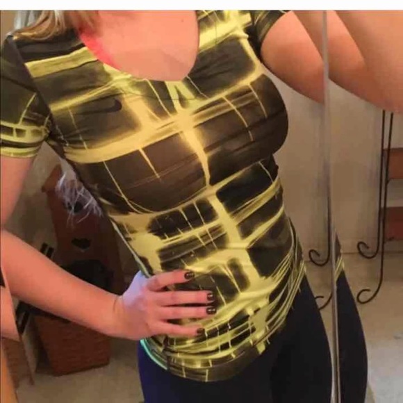 Nike Pro Shirt - Picture 3 of 3