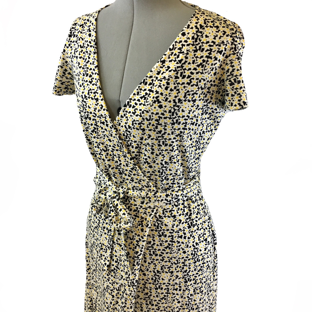 DVF Julian short sleeve floral wrap dress 4 - Picture 8 of 8