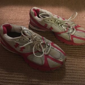 ❤️Like new Under Armour tennis shoes