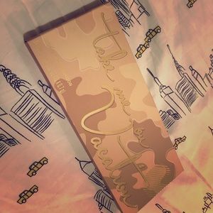 Kylie Cosmetics “Take me on Vacation” Palette