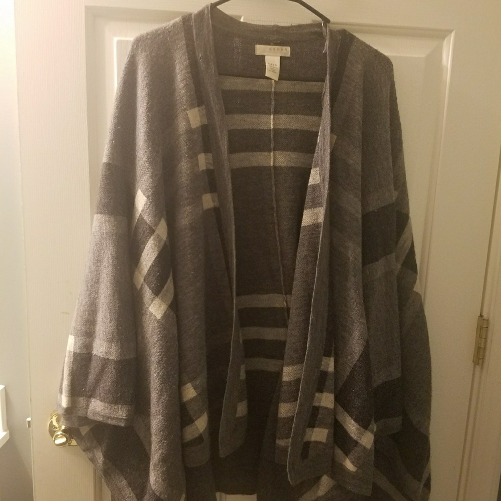 Staple grey checkered shawl