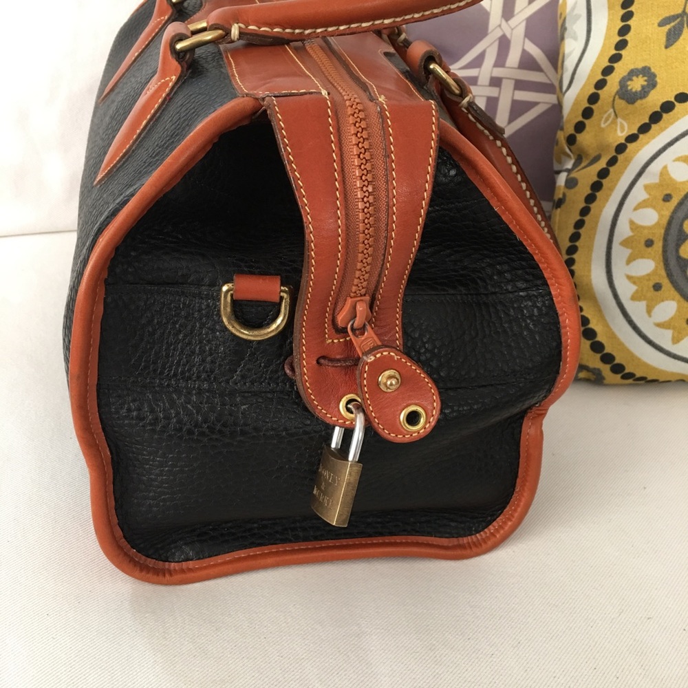 Vtg Dooney Bourke AWL Gladstone-Lock/Key-Excellent - Picture 6 of 8