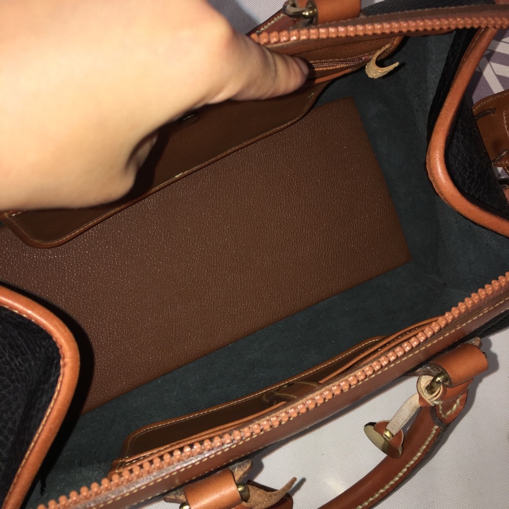 Vtg Dooney Bourke AWL Gladstone-Lock/Key-Excellent - Picture 4 of 8