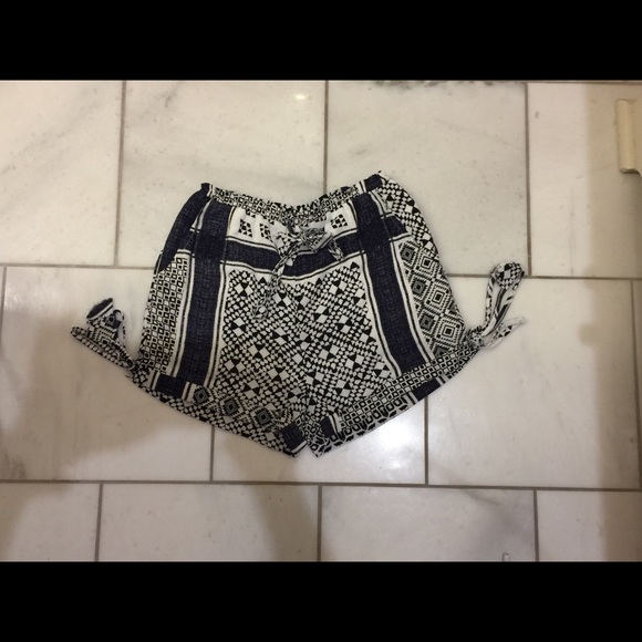 Printed shorts with ties on bottom - Picture 1 of 2