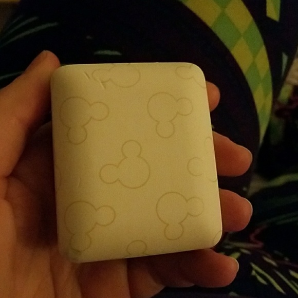 Beautiful Disney Necklace new in box! - Picture 2 of 4