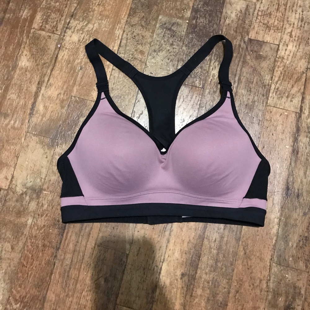 34C Victoria’s Secret Incredible Sports Bra