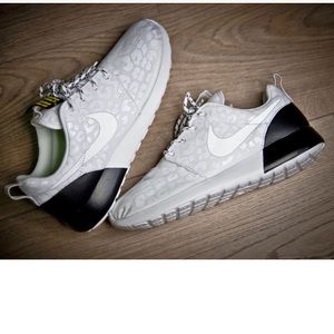 Limited Edition Glow-in-the-dark Nike Roshes