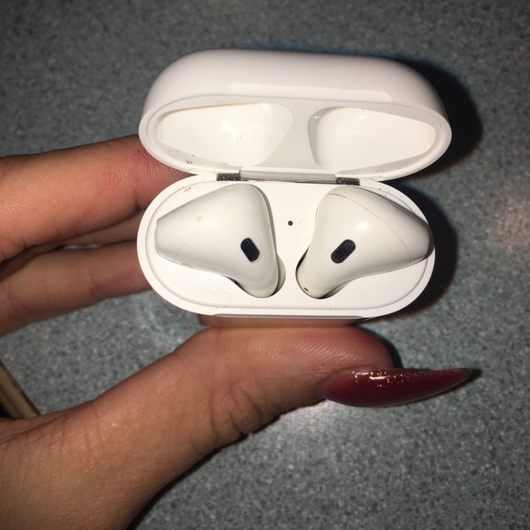Airpods - Picture 2 of 3