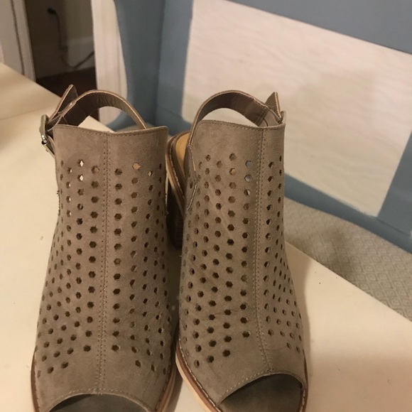 Cute Barely Worn Booties!! - Picture 2 of 5