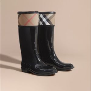 Burberry iconic rain boots