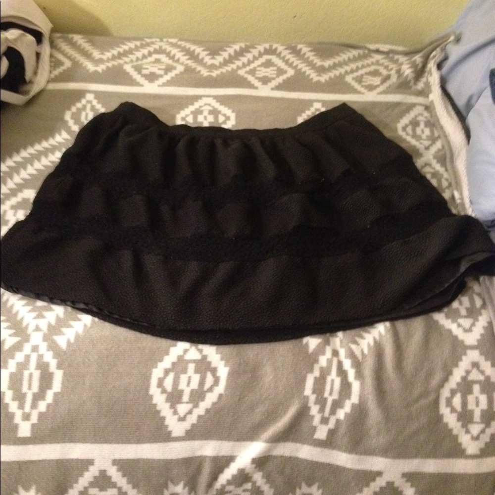 Textured black skirt