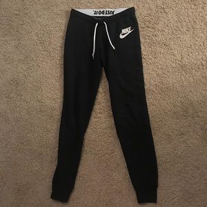 nike women’s joggers