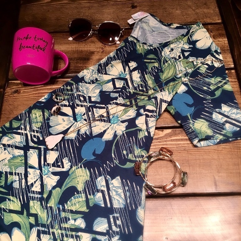 ❗️NEW❗️LuLaRoe Size XXS Perfect Tee - Never Worn