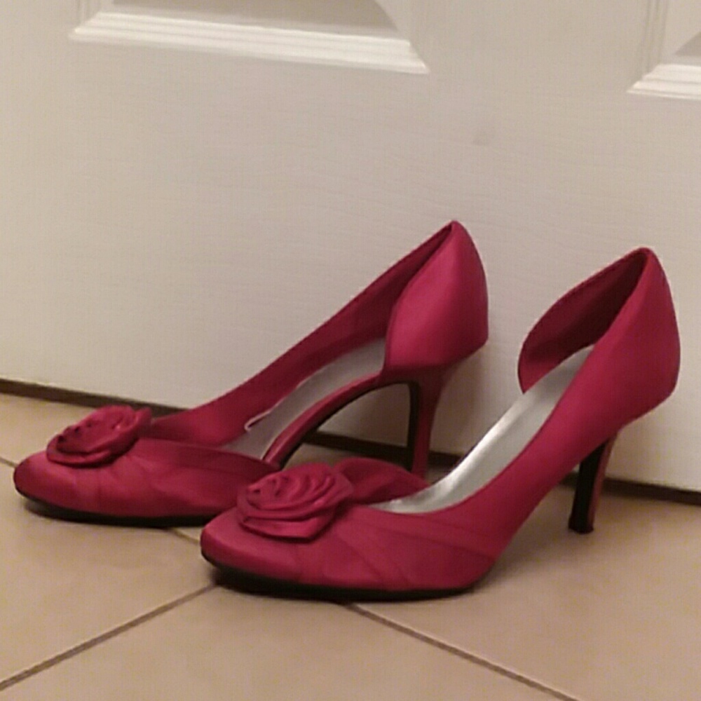 Satin Red Rosette Heel - Size 7