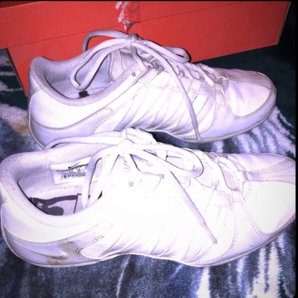 NIKE