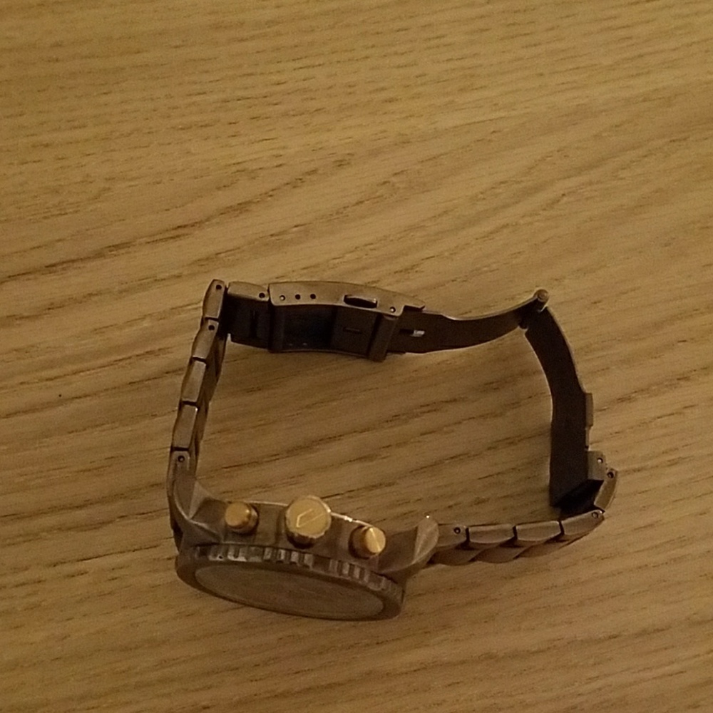 Watch - Picture 2 of 3