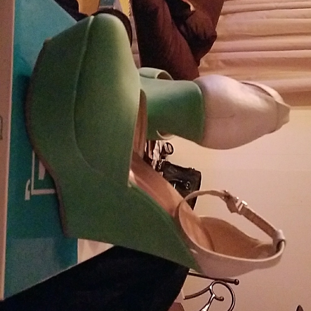 Size 9M shoes