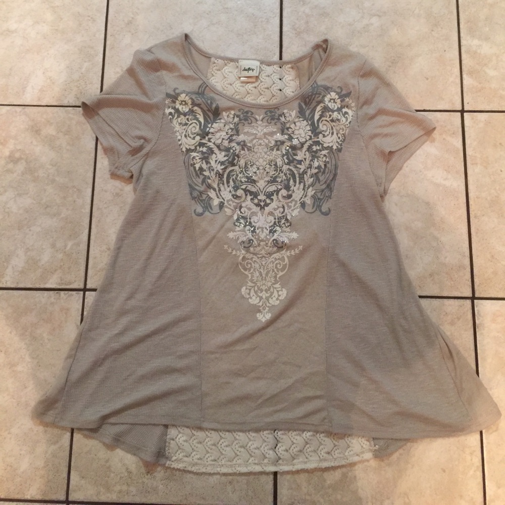 Women’s short sleeve shirt