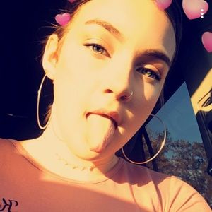 Meet your Posher, Chloe