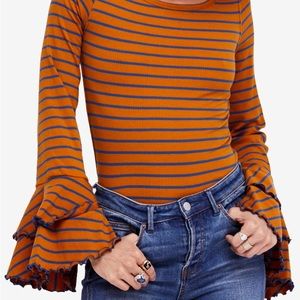 FREE PEOPLE。Bell-Sleeve Top
