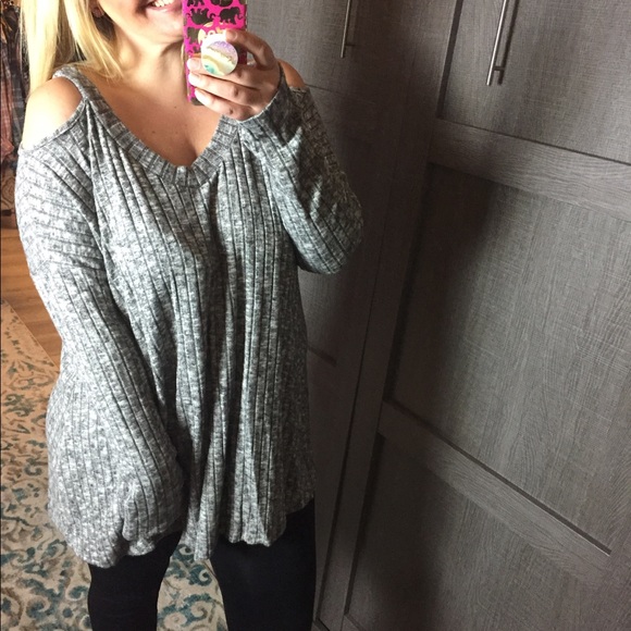 S-L grey cold shoulder sweater - Picture 2 of 3